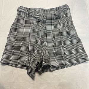 Black and White Plaid Shorts Forever 21 - size S